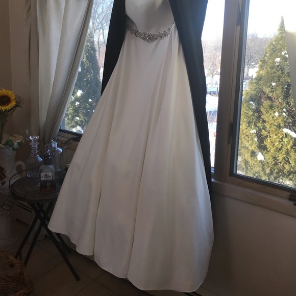 WEDDING DRESS RETAIL $2000